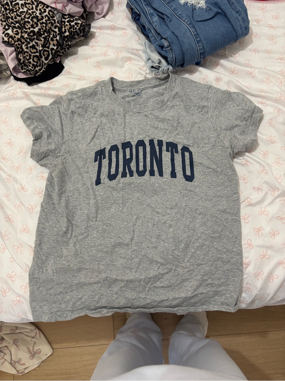 Brandy Melville Gray Crewneck 'Toronto' Graphic Tee